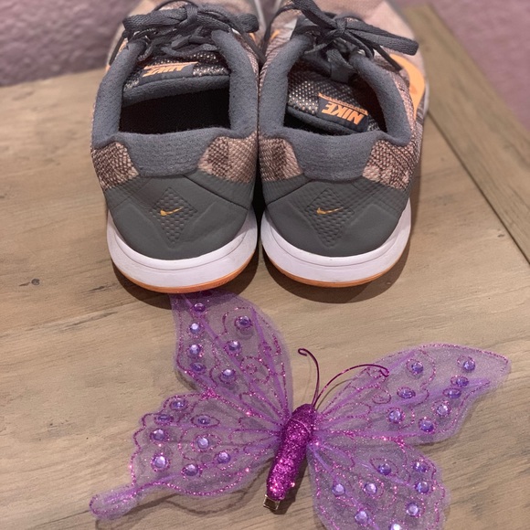 Nike shoes - Picture 4 of 8